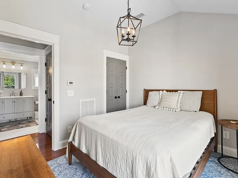 2113B Bernard Ave #B — Photo 7