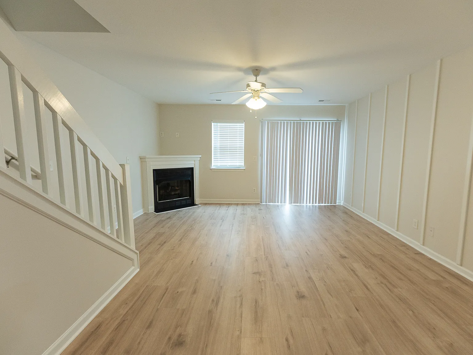 2 bed, 2.5 bath, 1096 sqft, $1,545 — Photo 3