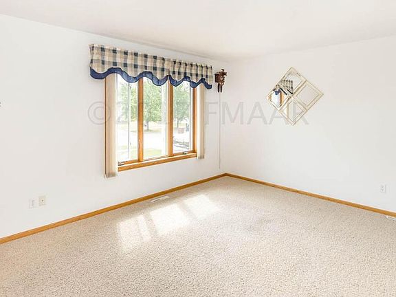 3rd image of 1640 Birchwood Dr E