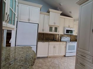 15 Roberta Ln, Syosset, NY 11791