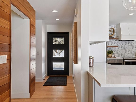 2nd image of 516 Grace St