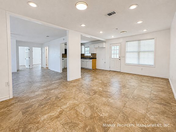5th image of 304 SE 9th St