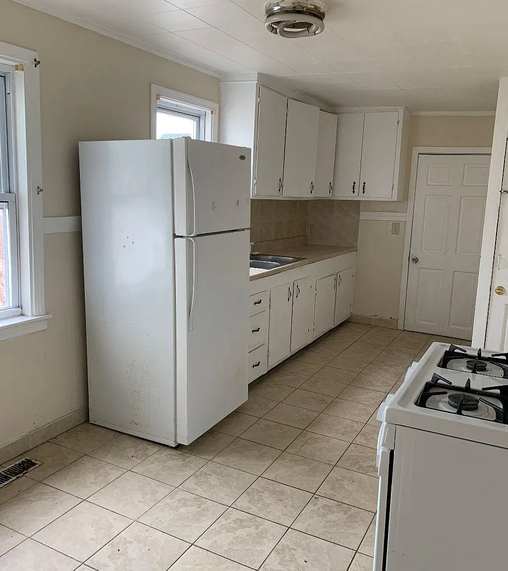 30 Iowa St — Photo 2