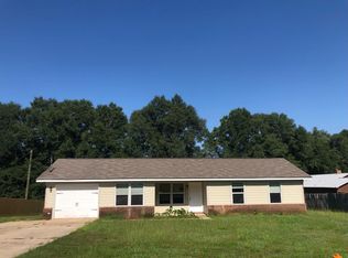 100 Valley Dr, Daleville, AL 36322