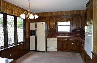 4th image of 403 E 106th Ter