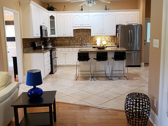 2nd image of 140 Willow Lake Dr