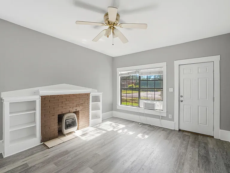 735 Victoria St — Photo 22