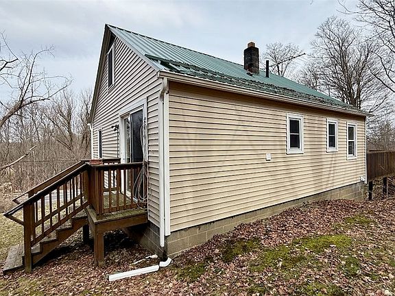 4th image of 21 W Groton Rd