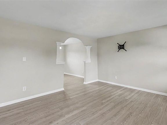5th image of 524 Pine Hill Rd