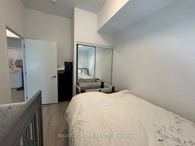 3 Strathgowan Ave #202 — Photo 7