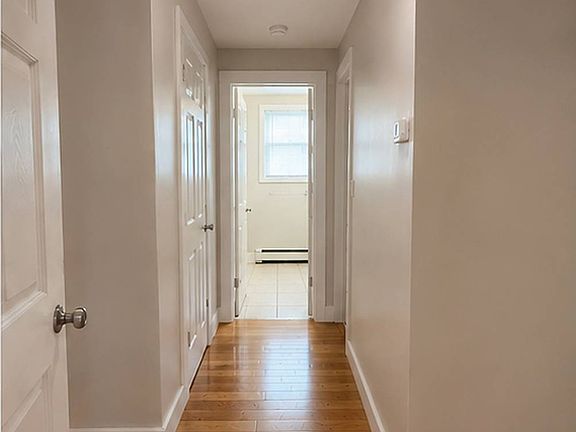 3rd image of 937 Main St APT 6