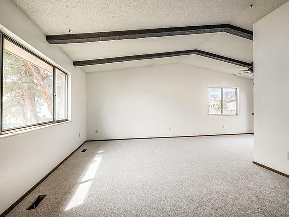 5th image of 10 Wallflower Ct