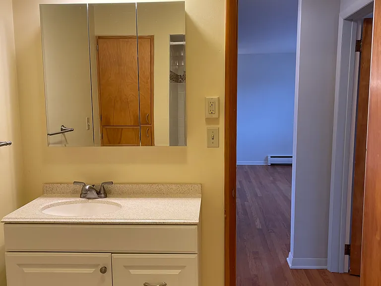 1438 Curtin St — Photo 3
