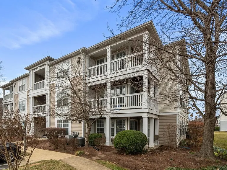 8095 Lacy Dr #304 — Photo 2