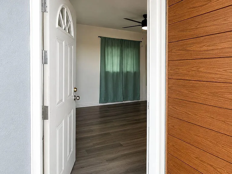 4809 Sierra Madre Dr — Photo 2