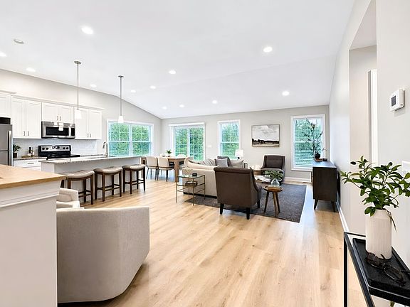 4th image of 6029 Summerset Ct