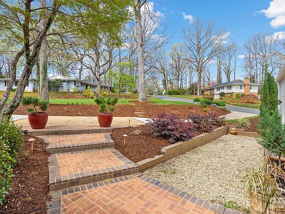 4th image of 301 Whitestone Rd