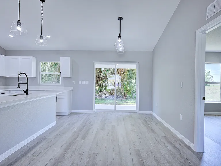 136 Friendly Cir — Photo 6