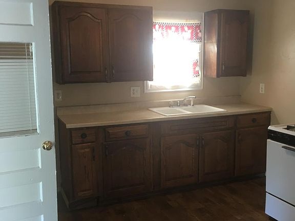 5th image of 1900 Elm Dr