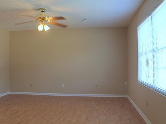 5th image of 125 Garnet Dr