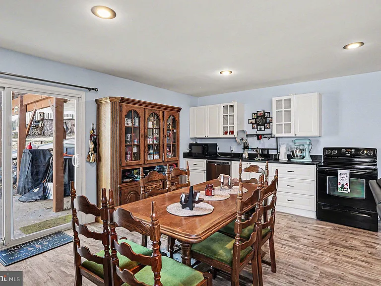 7409 Lake Dr — Photo 23