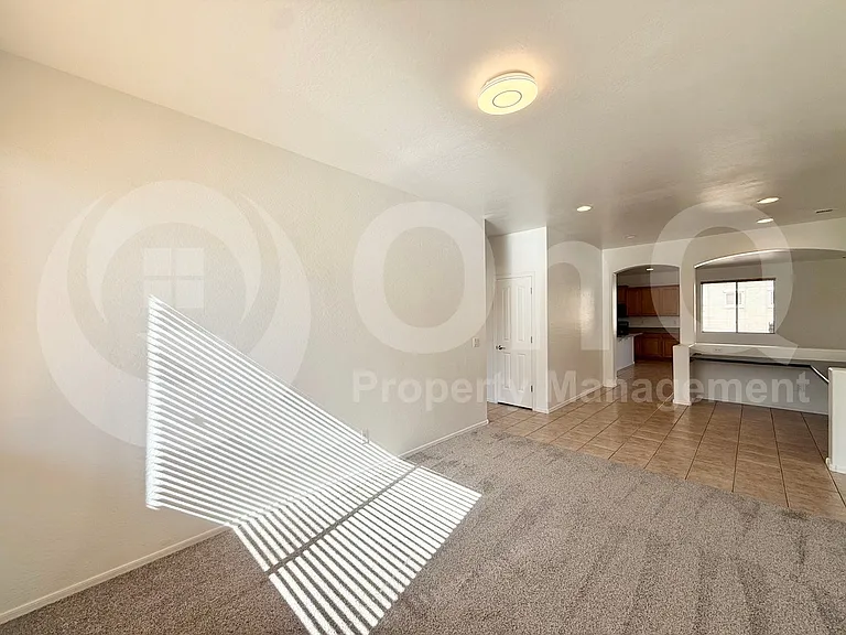 2135 E Grand Canyon Dr — Photo 9
