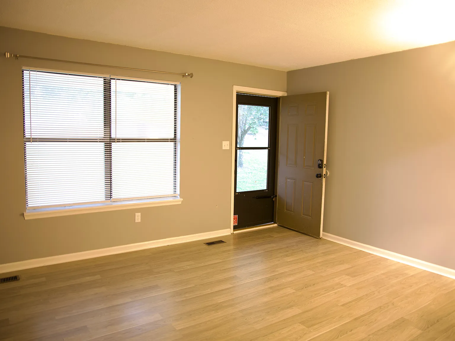2 bed, 800 sqft, $1,200 — Photo 4