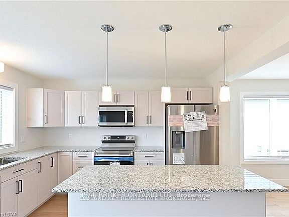 4th image of 83 Renaissance Dr