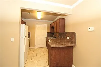 2068 N Leverett Ave — Photo 6