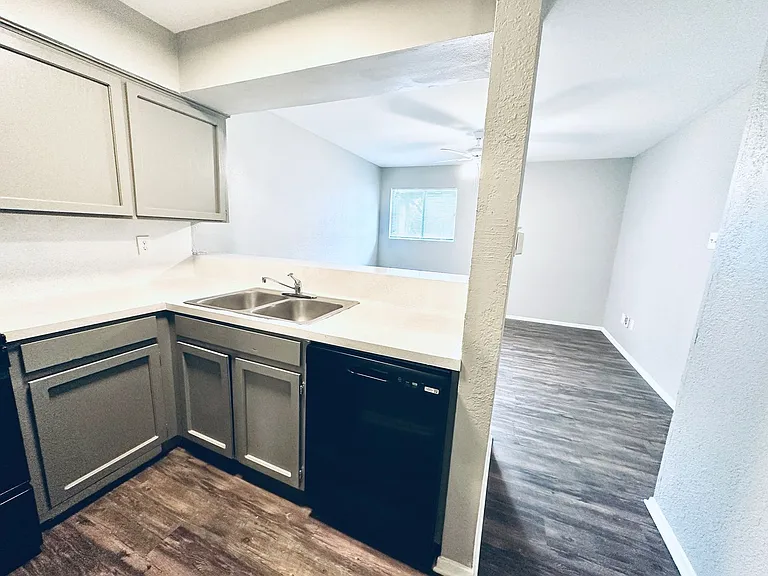 Awesome open Studio Apartments Close to Downtown — Photo 44