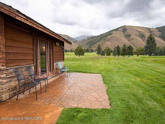 2nd image of 326 Golf Course Ln #3