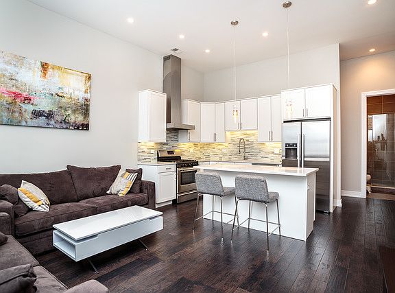 2nd image of 3101 N California Ave #1N