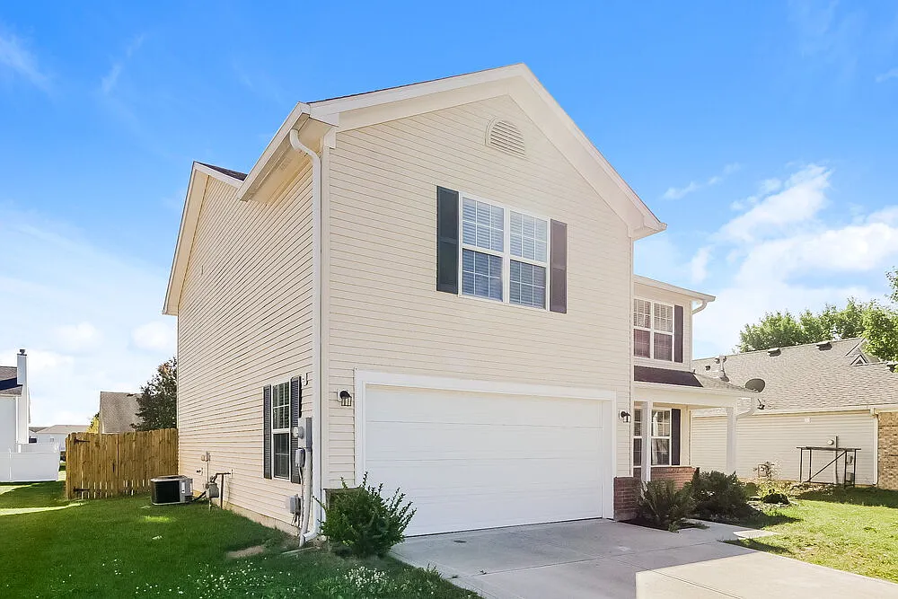 4 bed, 2.5 bath, 2160 sqft, $3,500 — Photo 4