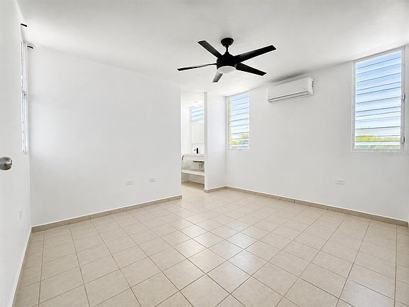 5th image of Urb Parque De Candelero Hipocampo St #184