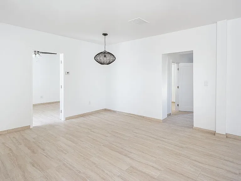 502 W 17th St — Photo 32