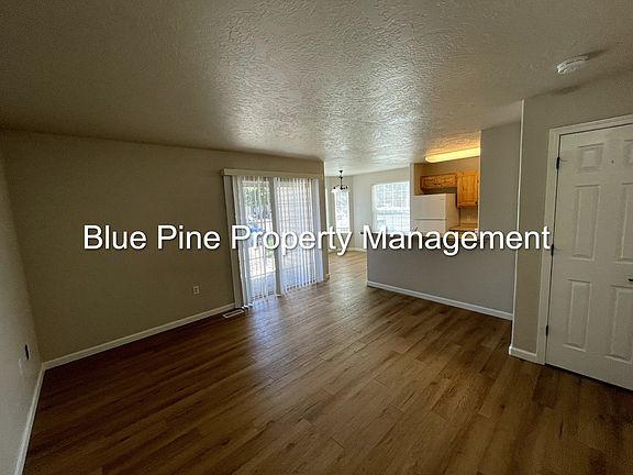 2nd image of 118 Clubhouse Cir APT 101