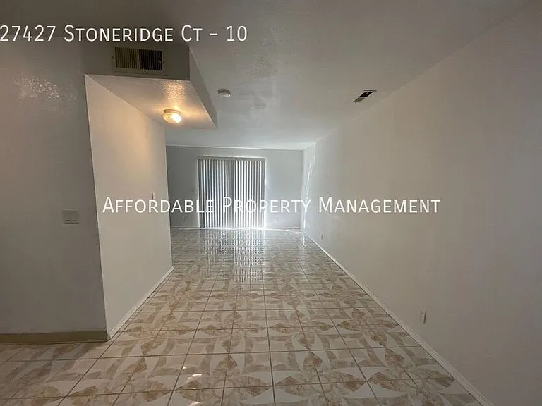 27427 Stoneridge Ct #10 — Photo 3