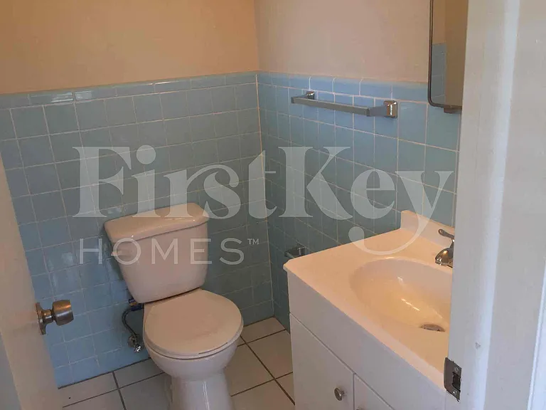 10020 SW 37th St — Photo 10