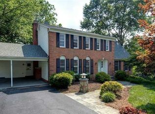 10317 Mountington Ct, Vienna, VA 22182