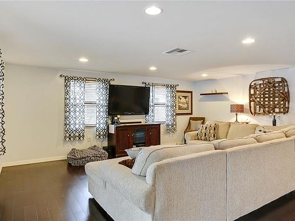 4th image of 1933 Taylor Ln