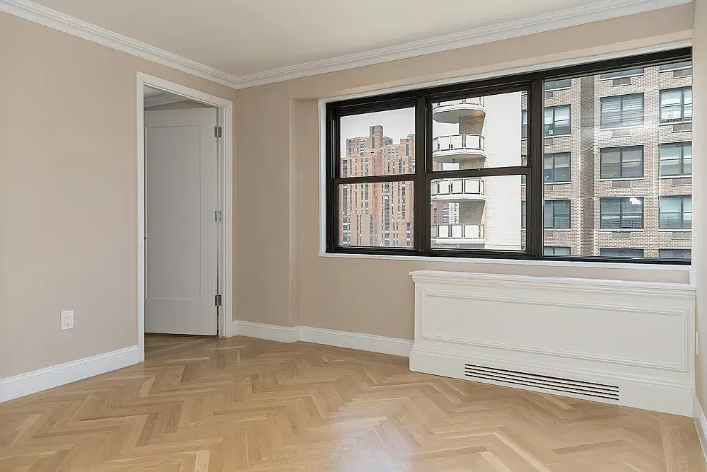 305 East 86th Street — Photo 2