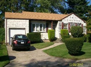 17 Wilson St, Brentwood, NY 11717