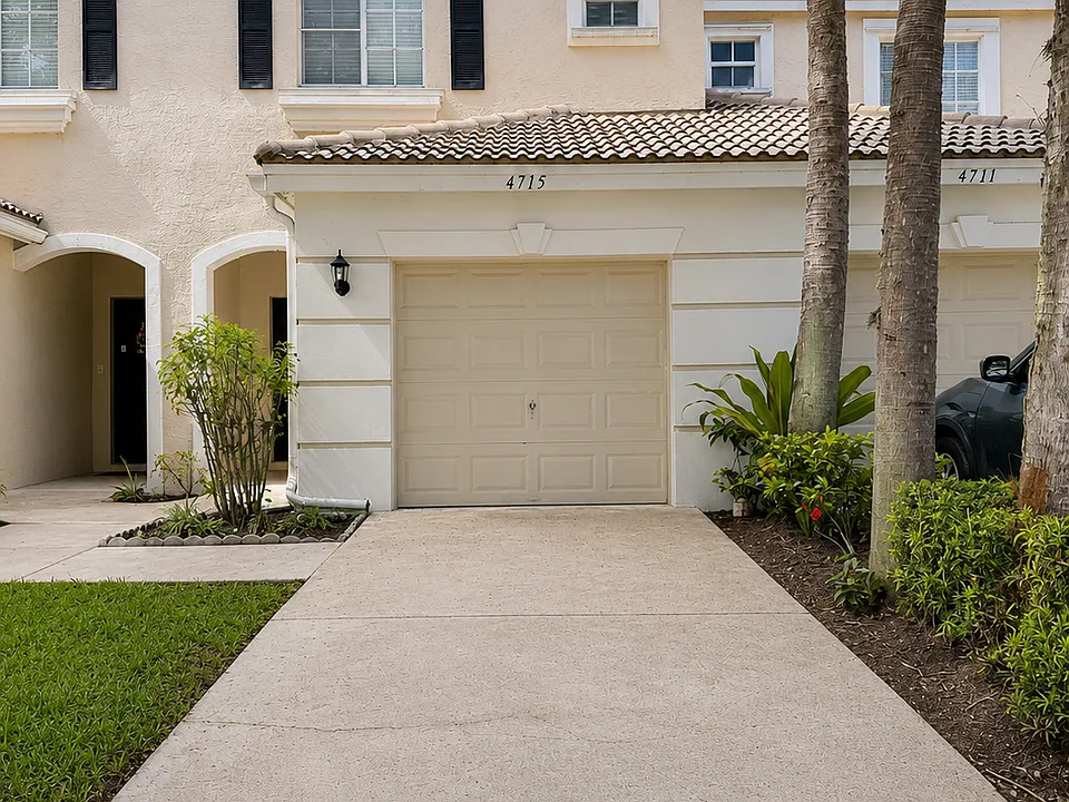 4715 Palmbrooke Cir