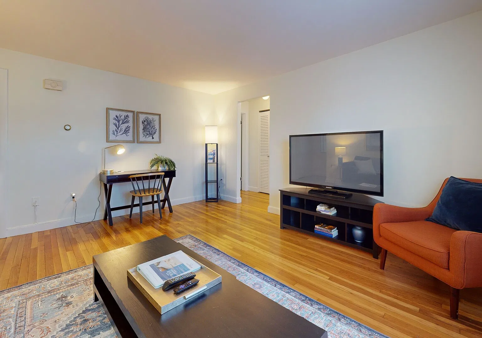 CHE995 Spacious, Top-Floor 1-Bed - Longwood Medical, Boston — Photo 1