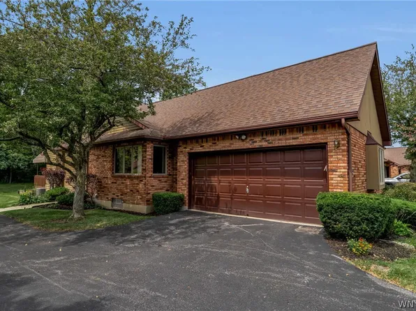 5230 Paddock Ln, Lewiston, NY 14092