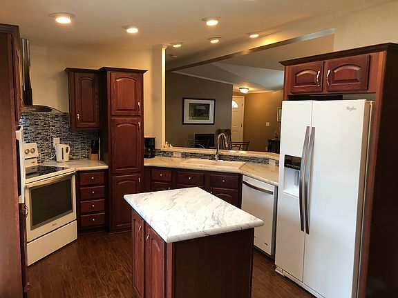 3rd image of 4553 Leytonstone Ave