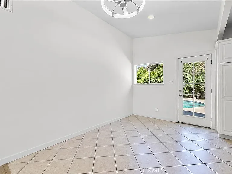 1027 N Greer Ave — Photo 8