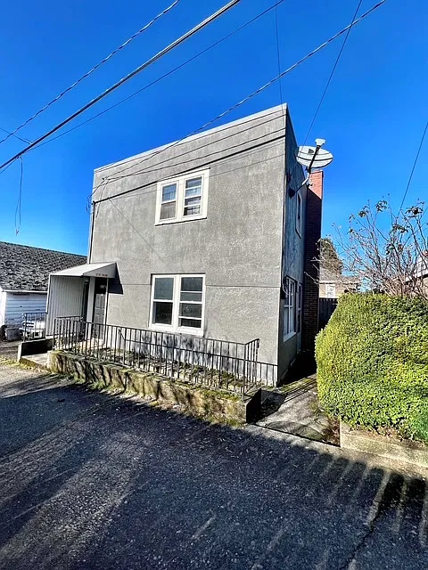 213 High St #1/2