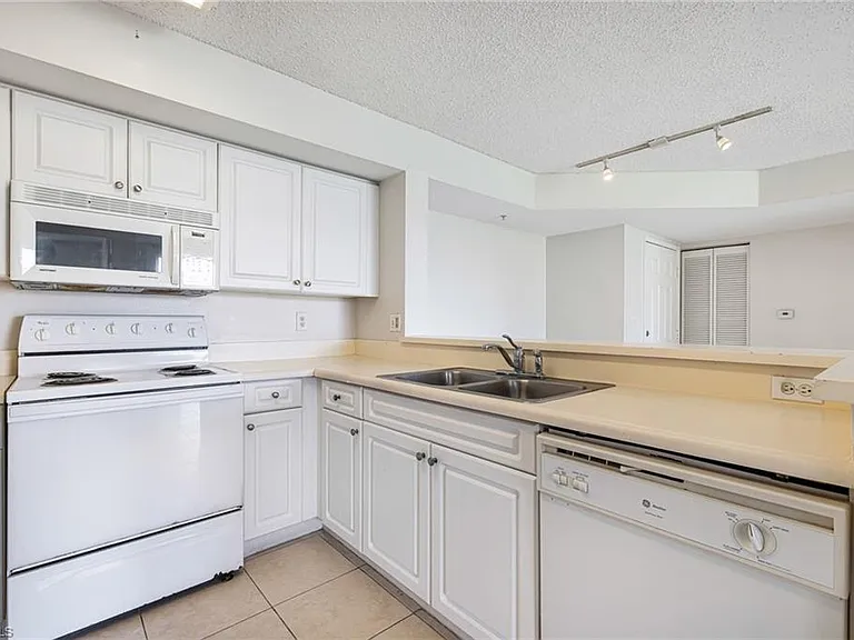 1265 Wildwood Lakes Blvd #106 — Photo 10