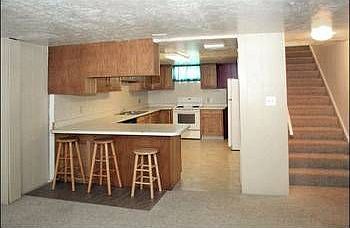 2nd image of 1255 E Logan Ave